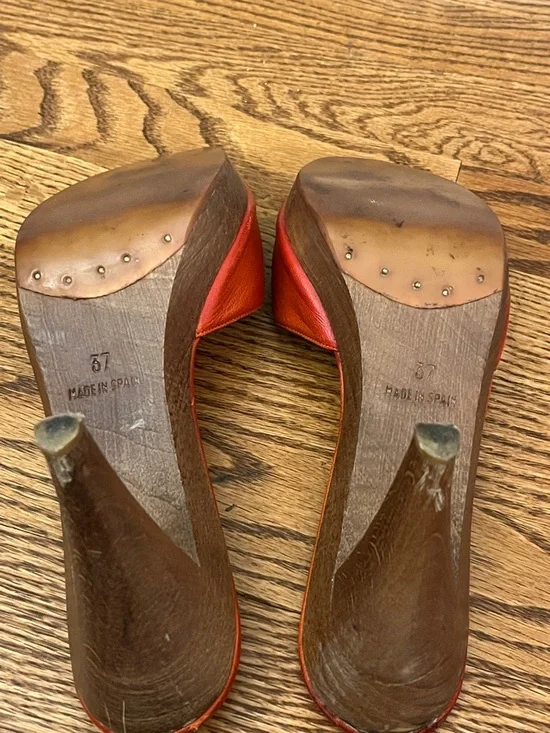 Yves Saint Laurent Orange Leather Slide with Floral Rosette - Picture 9 of 10